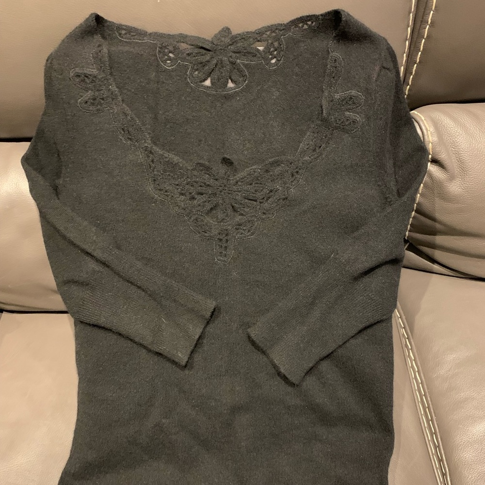 Black ladies cashmere sweater 3/4 sleeve 
Size S, used but ideal condition